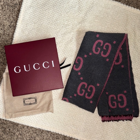 Gucci GG Grey & Mauve Pink Scarf w/Box & Dust bag